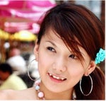 Vampire fangs popular in Japan